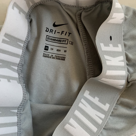 Nike girls size XS DRI-FIT - Picture 3 of 5